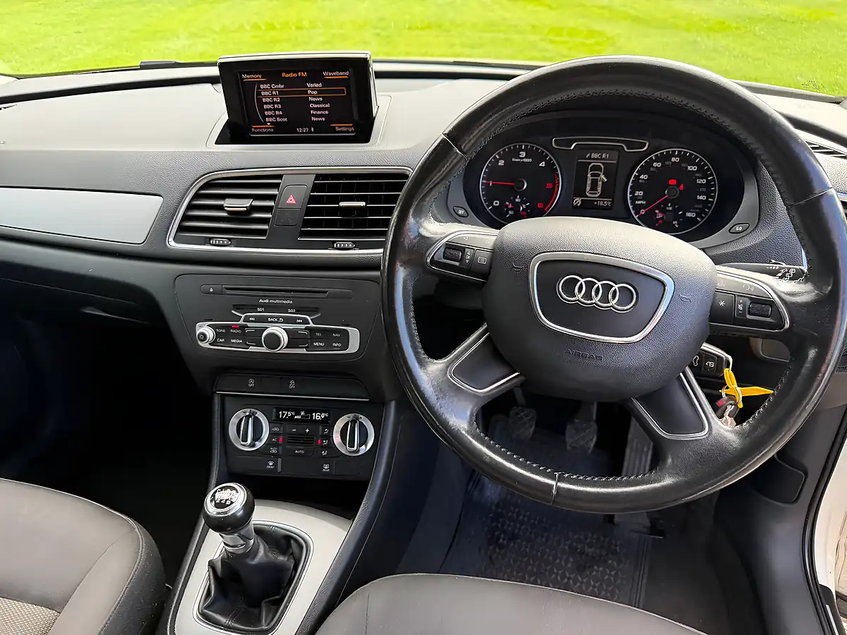 Used 2012 Audi Q3 Se White - Interior and Exterior details 10