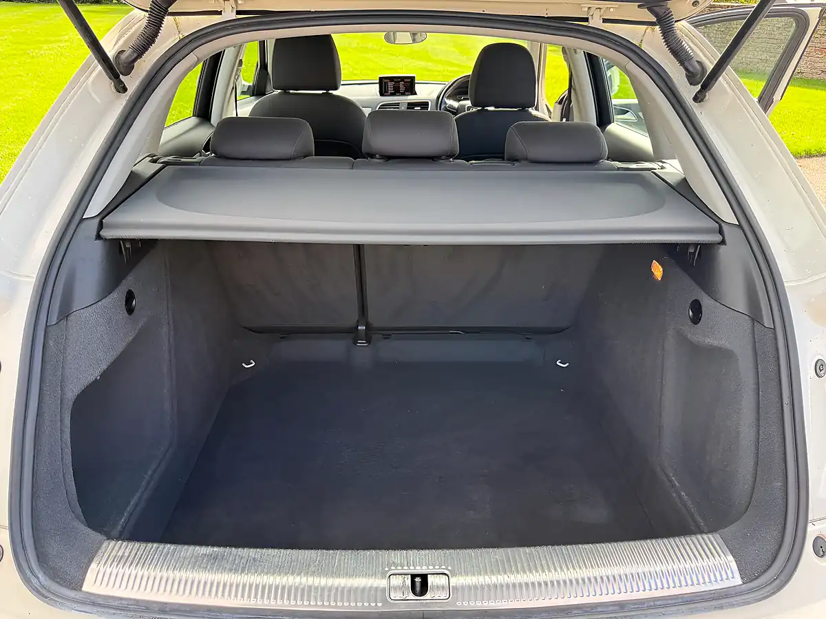 Used 2012 Audi Q3 Se White - Interior and Exterior details 15