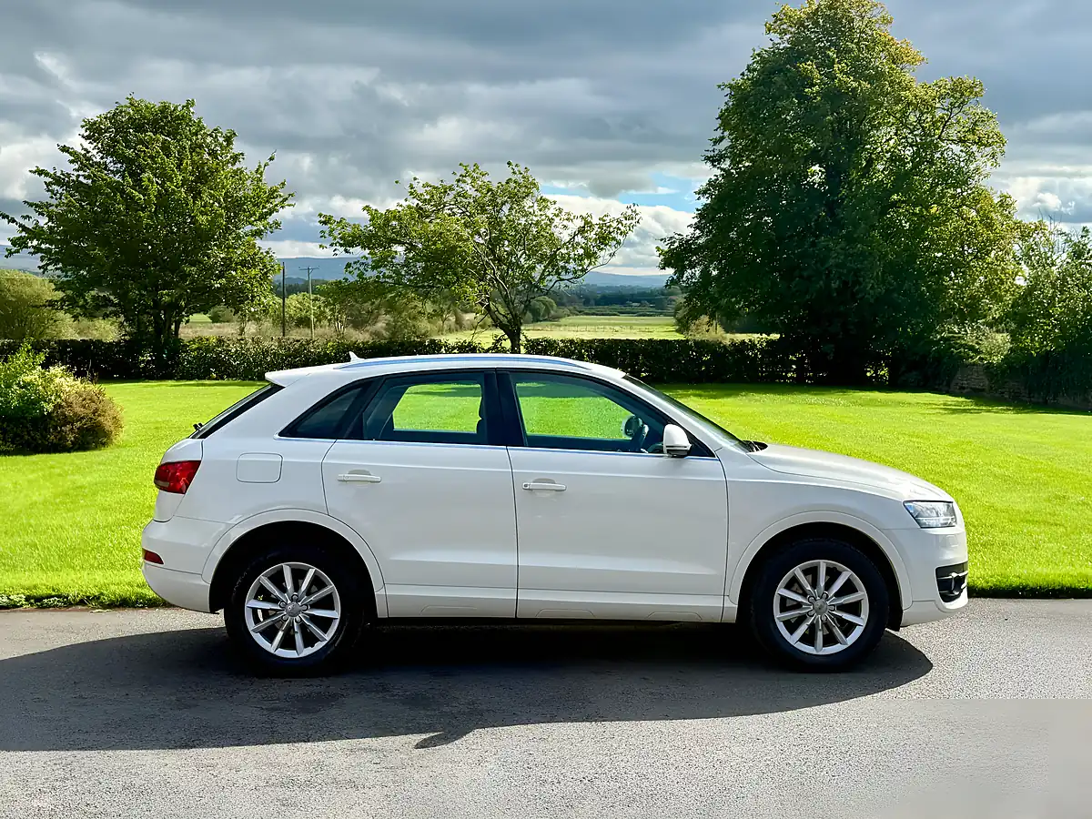 Used 2012 Audi Q3 Se White - Interior and Exterior details 5