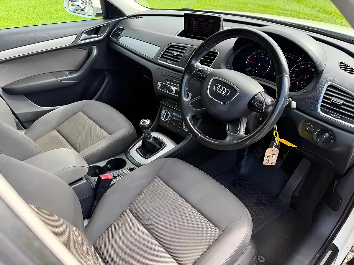 Used 2012 Audi Q3 Se White - Interior and Exterior details 9