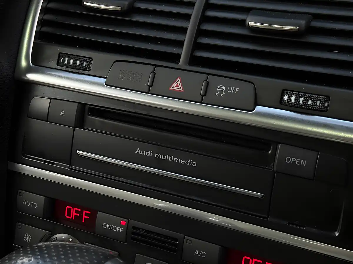 Used 2012 Audi Q7 S Line Plus Black - Interior and Exterior details 13