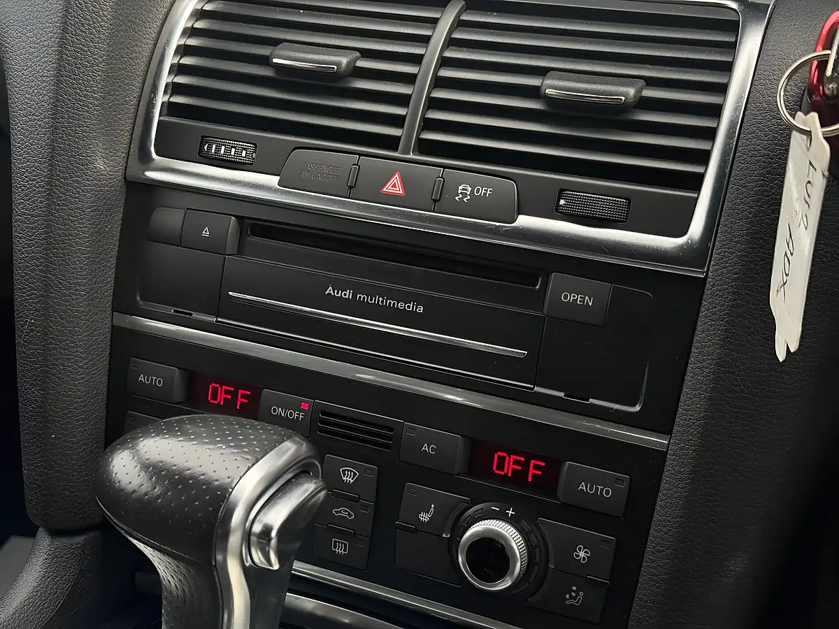 Used 2012 Audi Q7 S Line Plus Black - Interior and Exterior details 15
