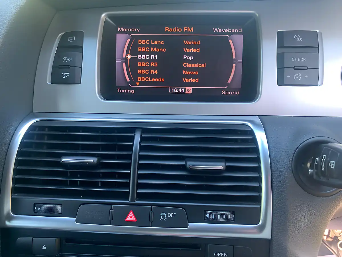 Used 2012 Audi Q7 S Line Silver - Interior and Exterior details 16