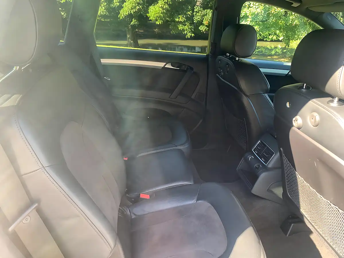 Used 2012 Audi Q7 S Line Silver - Interior and Exterior details 19