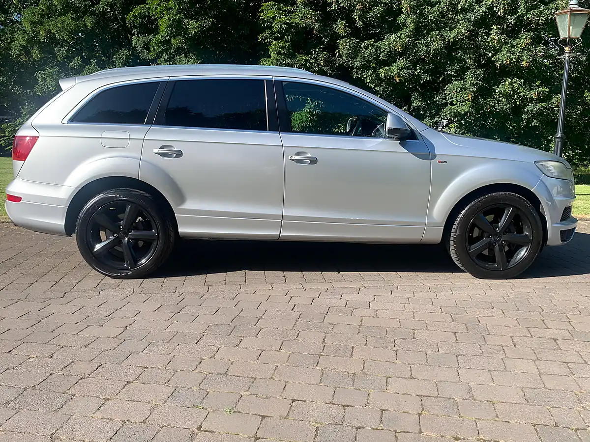 Used 2012 Audi Q7 S Line Silver - Interior and Exterior details 8
