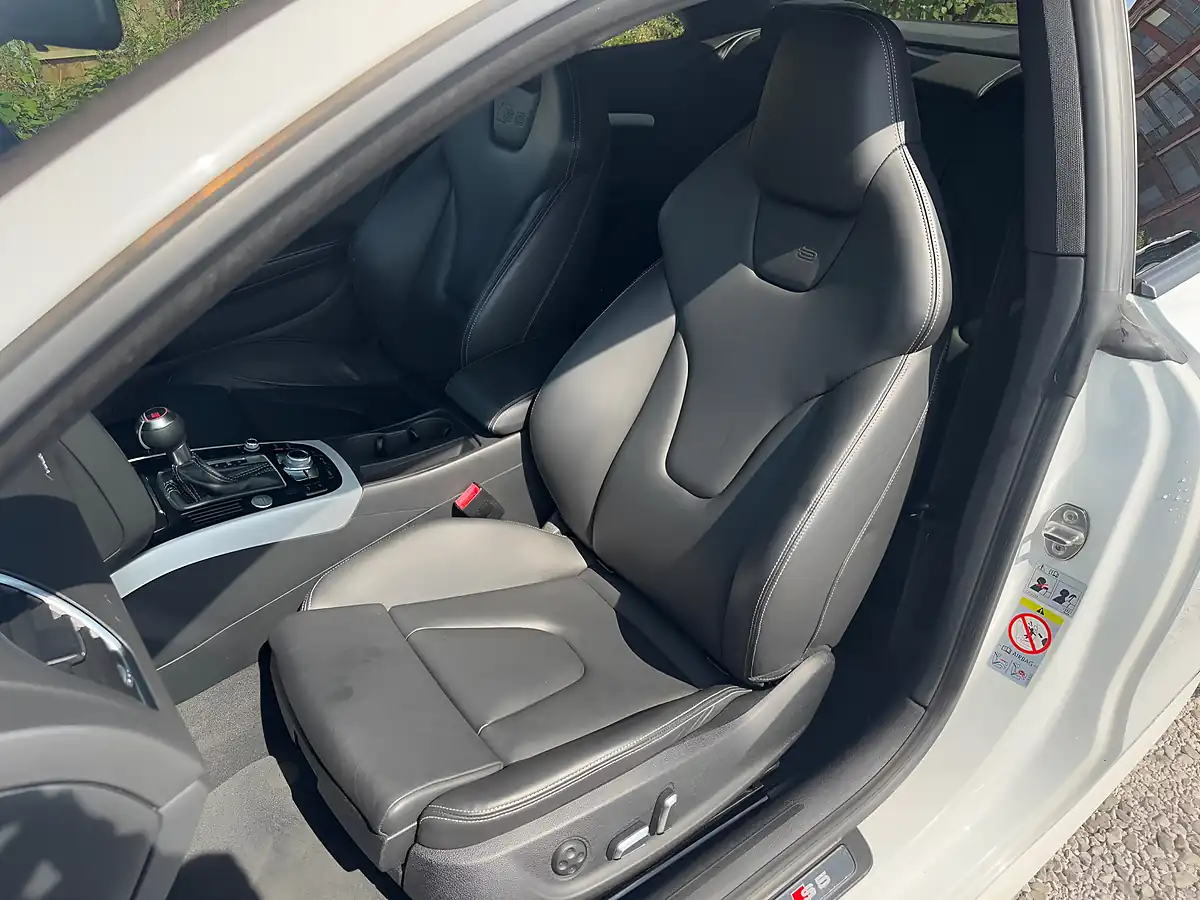 Used 2012 Audi S5 Quattro White - Interior and Exterior details 11
