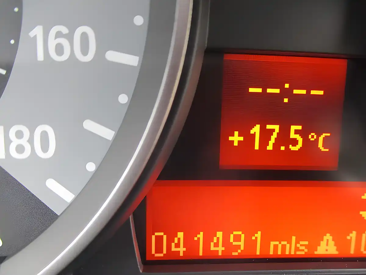 Used 2012 BMW 1 Series Coupe White - Interior and Exterior details 13