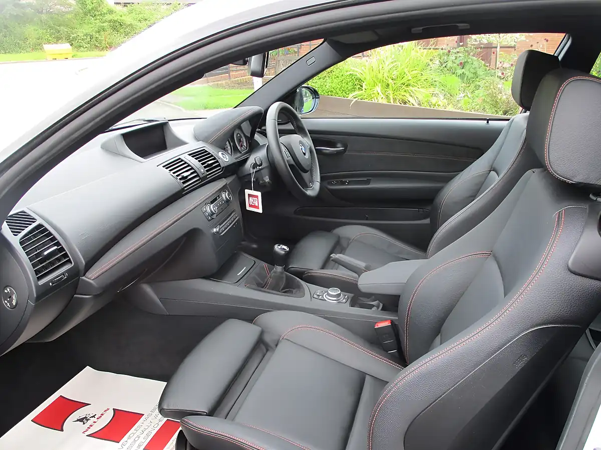 Used 2012 BMW 1 Series Coupe White - Interior and Exterior details 17