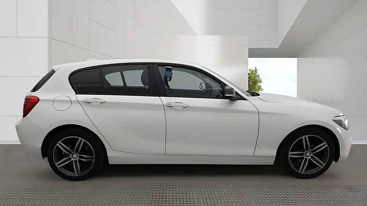 Used 2012 BMW 1 Series Sport White - Interior and Exterior details 15