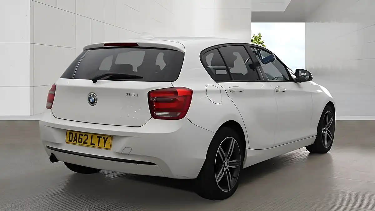 Used 2012 BMW 1 Series Sport White - Interior and Exterior details 4