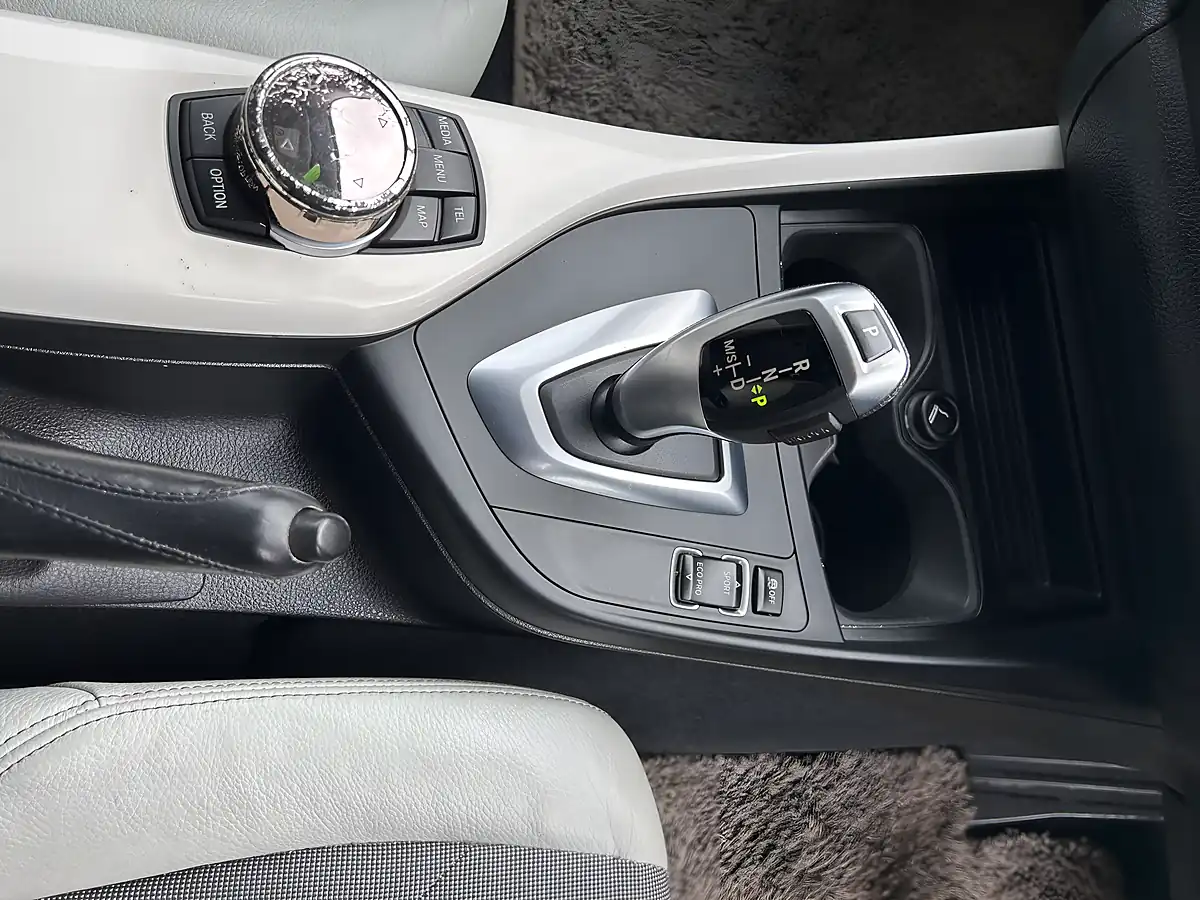 Used 2012 BMW 1 Series White - Interior and Exterior details 11