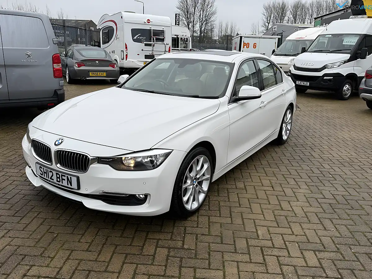 Used 2012 BMW 3 Series Luxury Saloon White - Interior and Exterior details 5