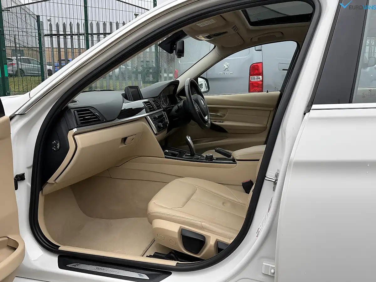 Used 2012 BMW 3 Series Luxury Saloon White - Interior and Exterior details 6