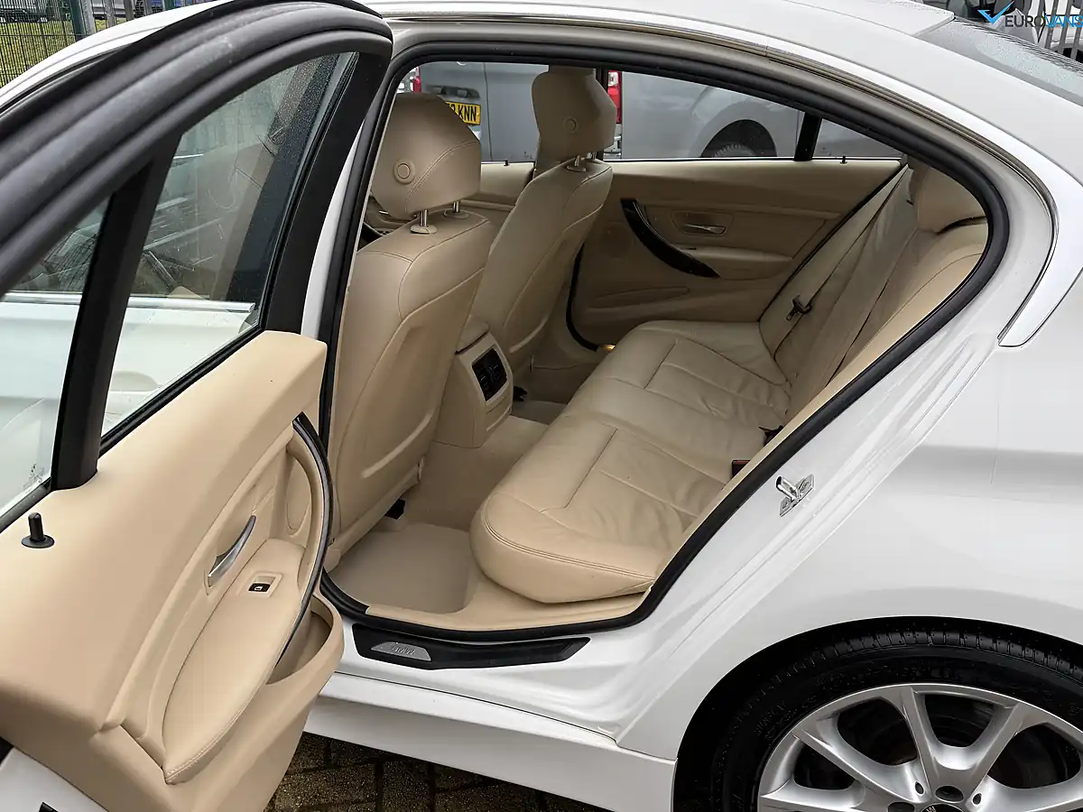 Used 2012 BMW 3 Series Luxury Saloon White - Interior and Exterior details 7