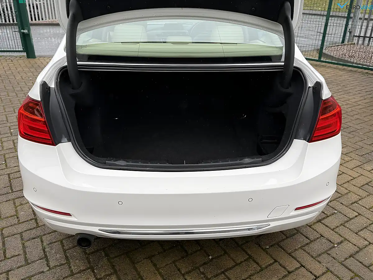 Used 2012 BMW 3 Series Luxury Saloon White - Interior and Exterior details 8
