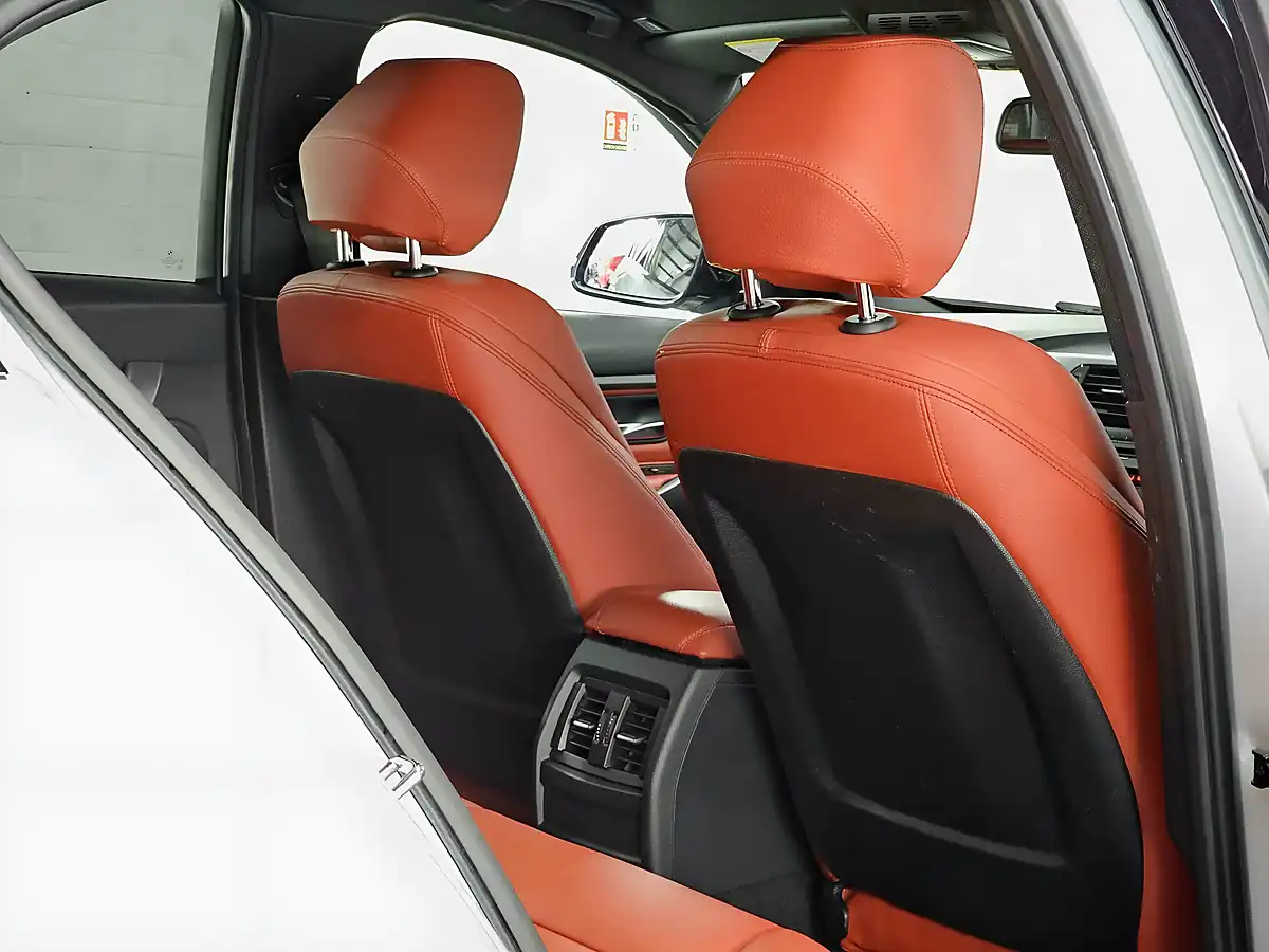 Used 2012 BMW 3 Series M Sport Glacier Silver - Interior and Exterior details 14