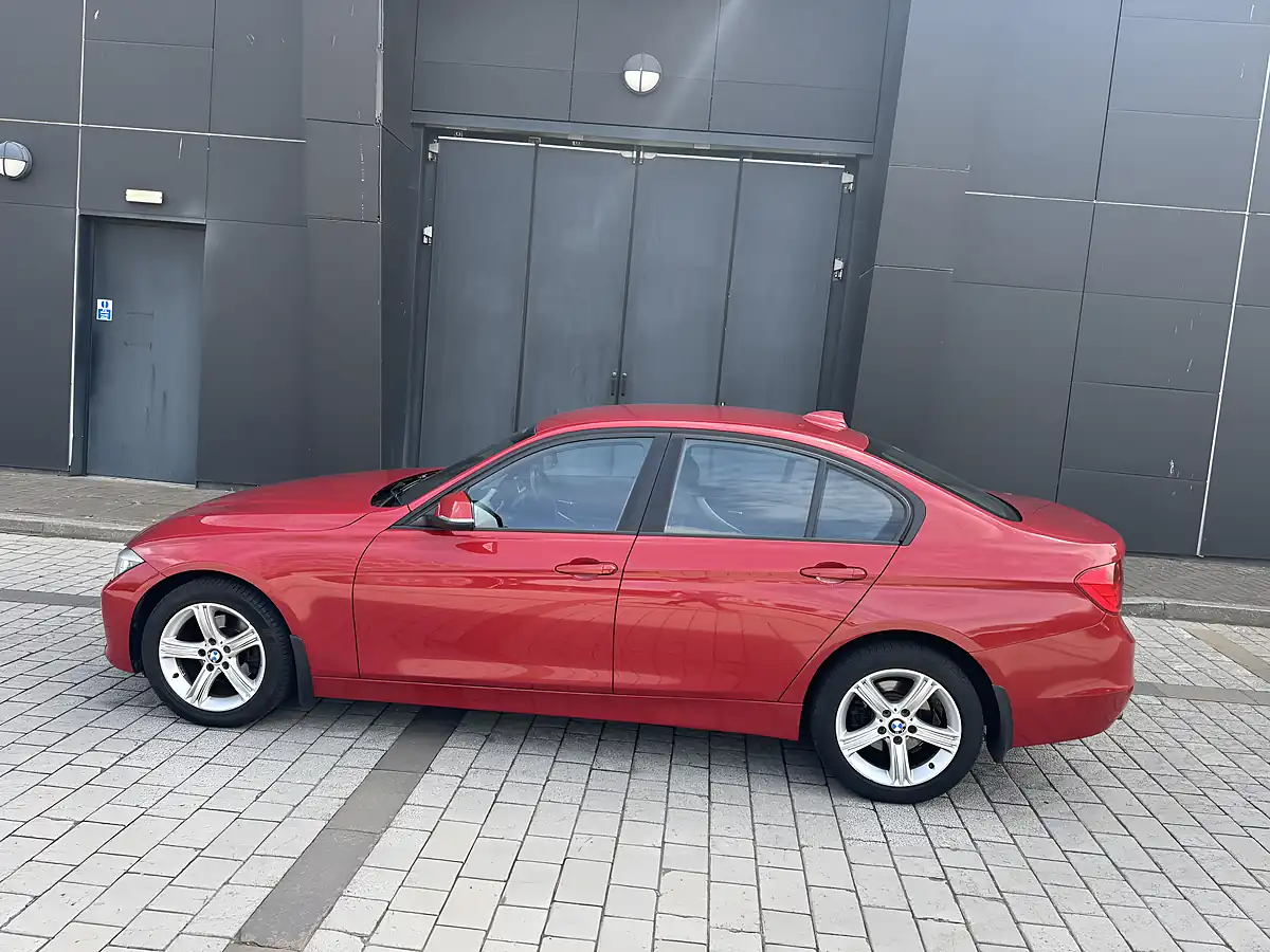 Used 2012 BMW 3 Series Se Red - Interior and Exterior details 5