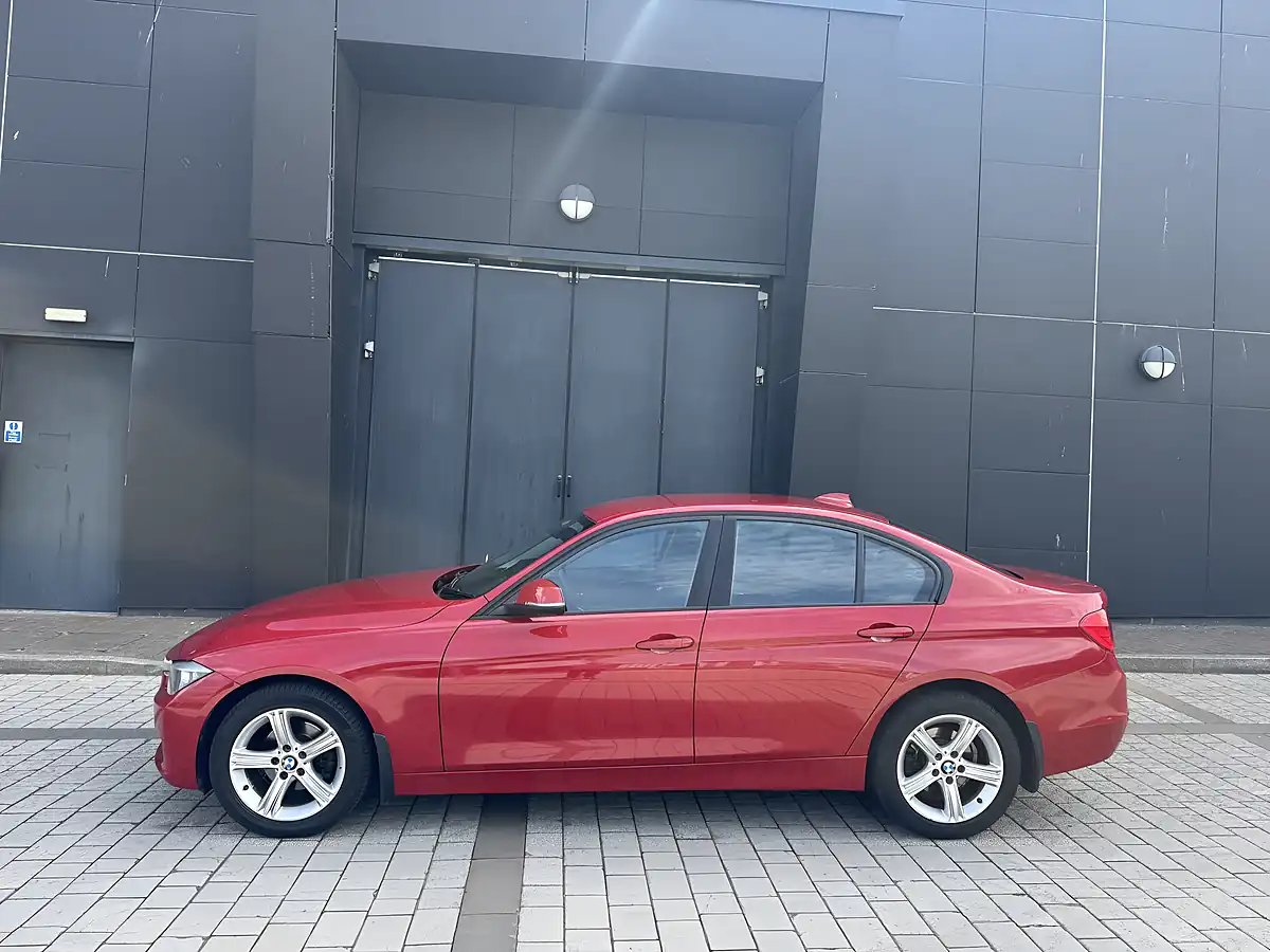 Used 2012 BMW 3 Series Se Red - Interior and Exterior details 7
