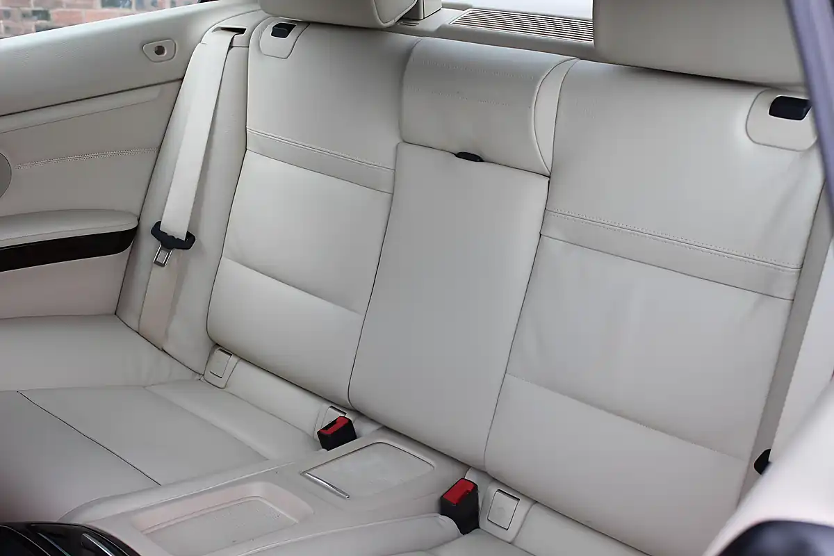 Used 2012 BMW 3 Series Se Silver - Interior and Exterior details 14