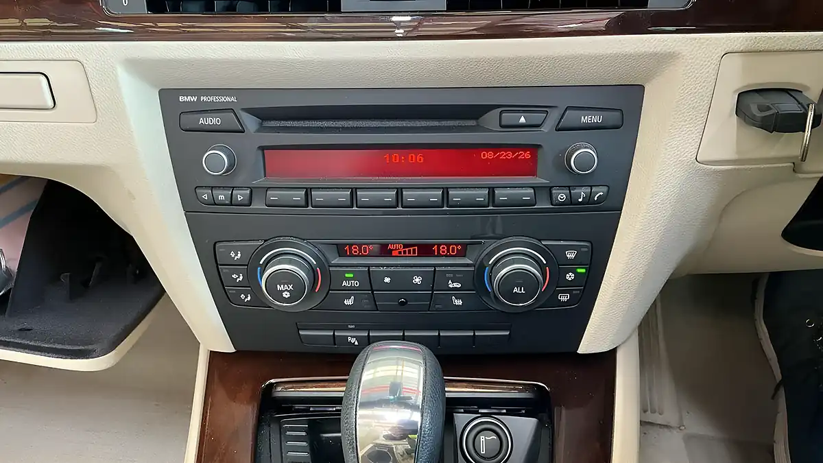 Used 2012 BMW 3 Series Se Silver - Interior and Exterior details 15