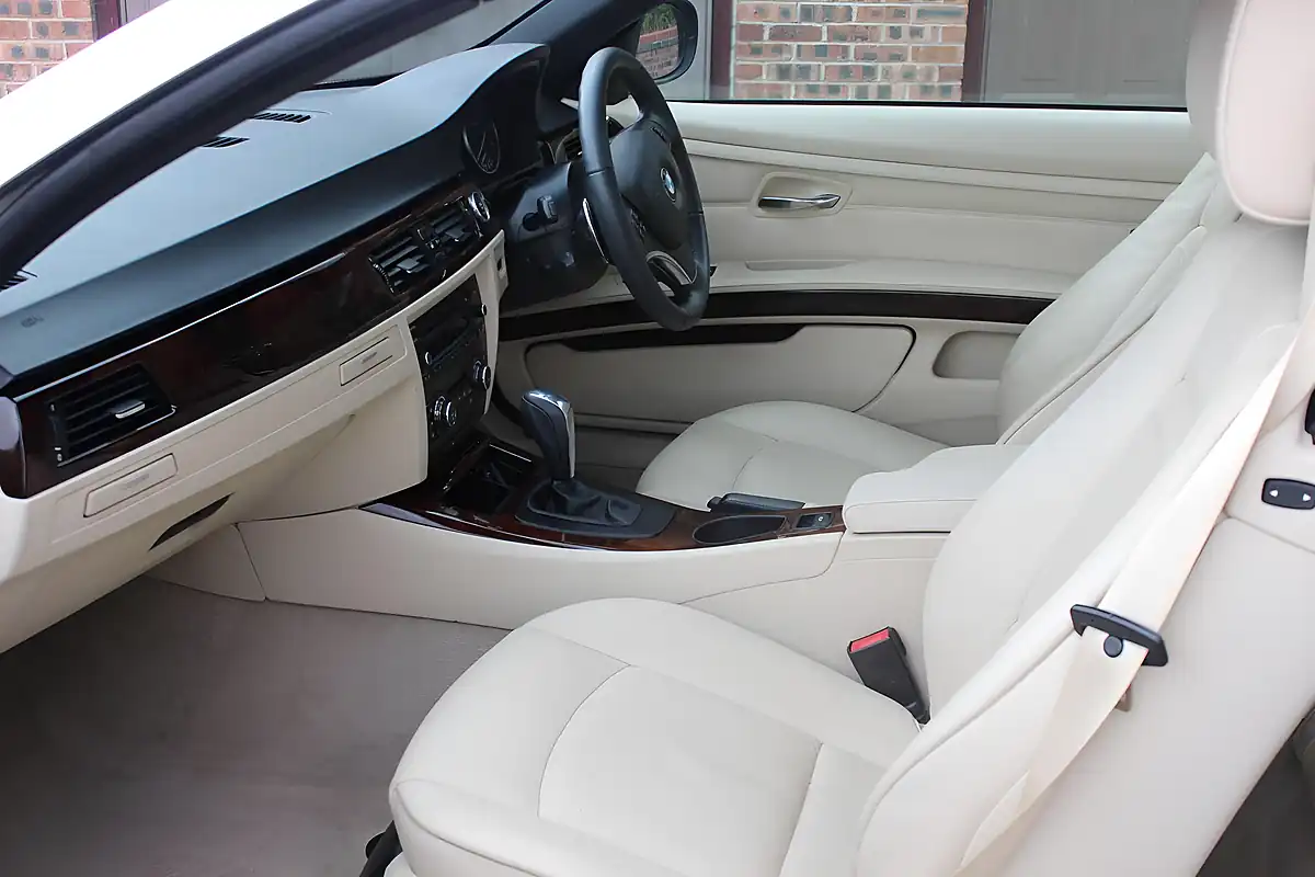 Used 2012 BMW 3 Series Se Silver - Interior and Exterior details 16