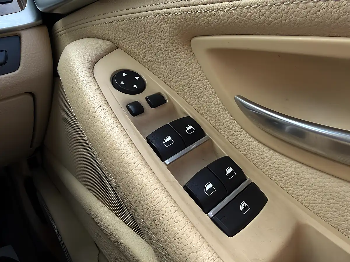 Used 2012 BMW 5 Series Se Silver - Interior and Exterior details 16