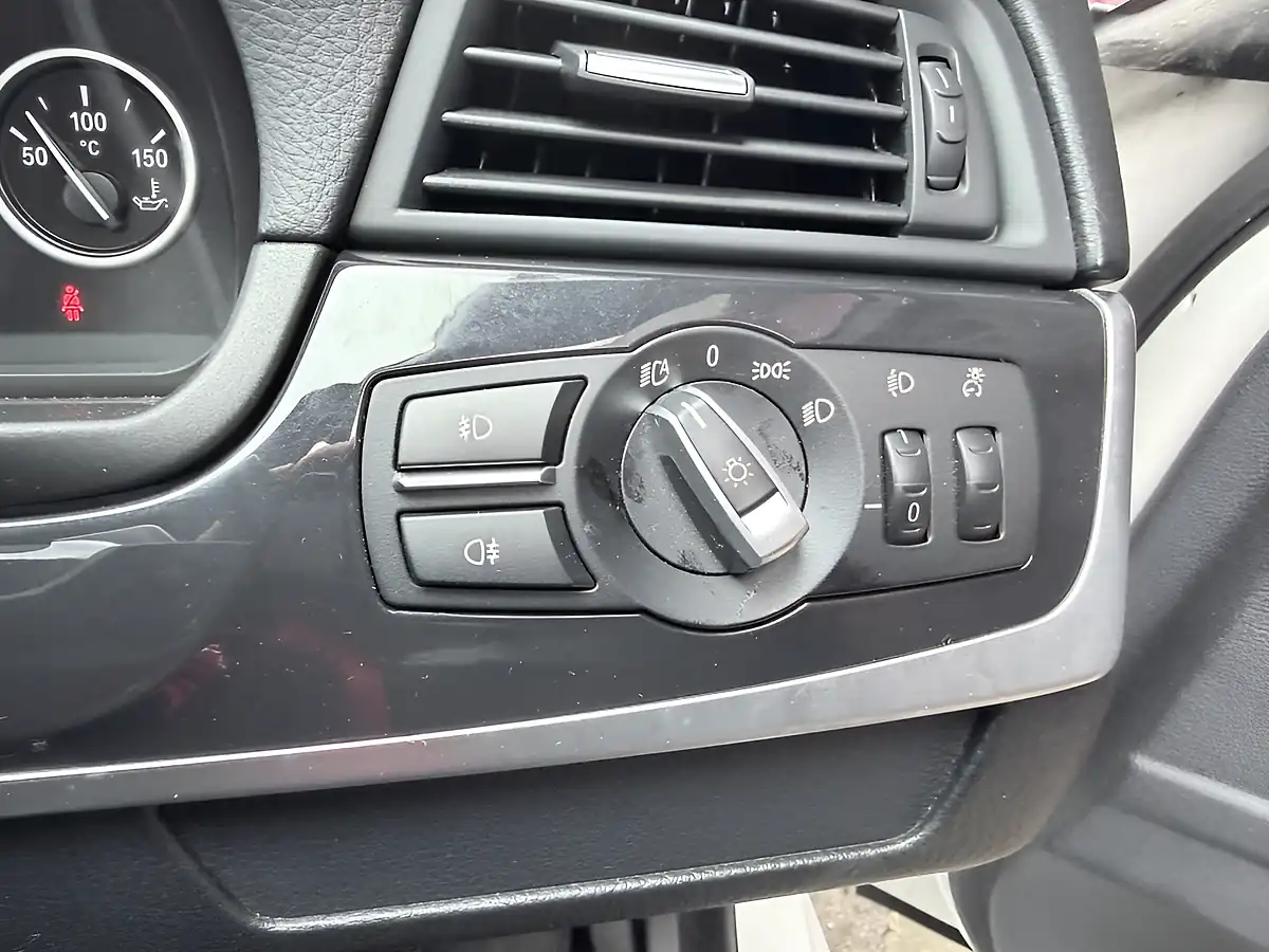 Used 2012 BMW 5 Series Se White - Interior and Exterior details 13