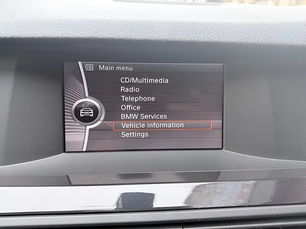 Used 2012 BMW 5 Series Se White - Interior and Exterior details 16