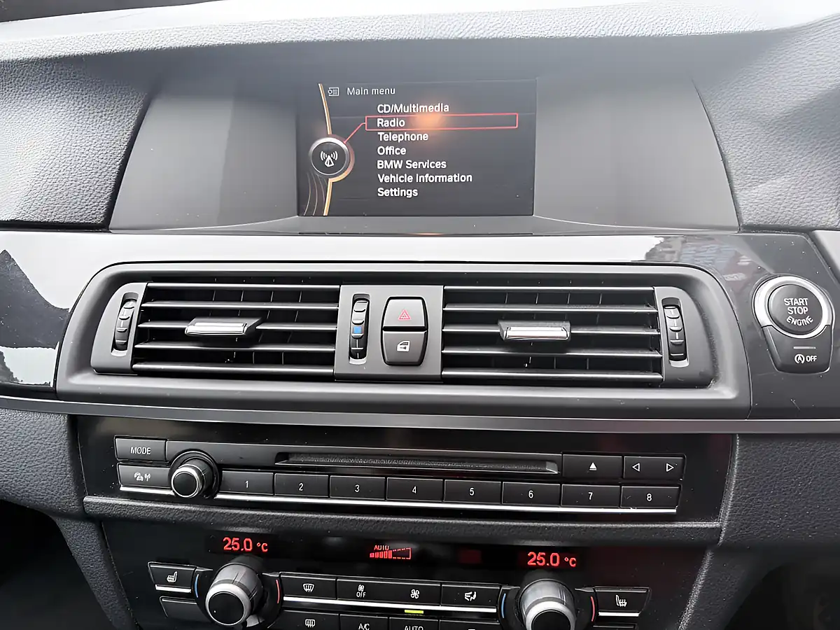 Used 2012 BMW 5 Series Se White - Interior and Exterior details 17