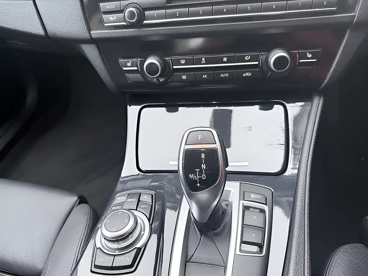 Used 2012 BMW 5 Series Se White - Interior and Exterior details 18