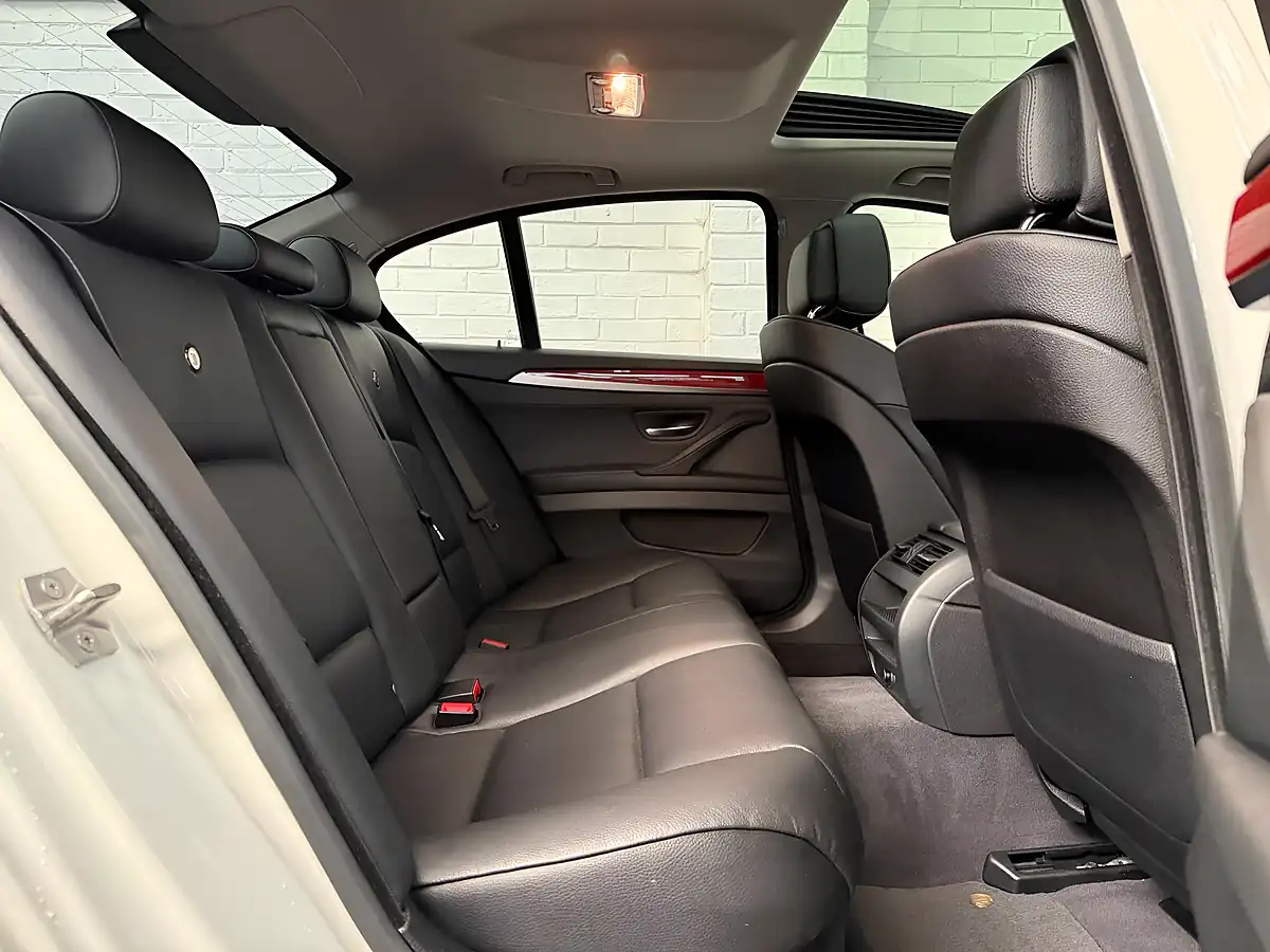 Used 2012 BMW Alpina D5 Switchtronic Euro 6 White - Interior and Exterior details 15