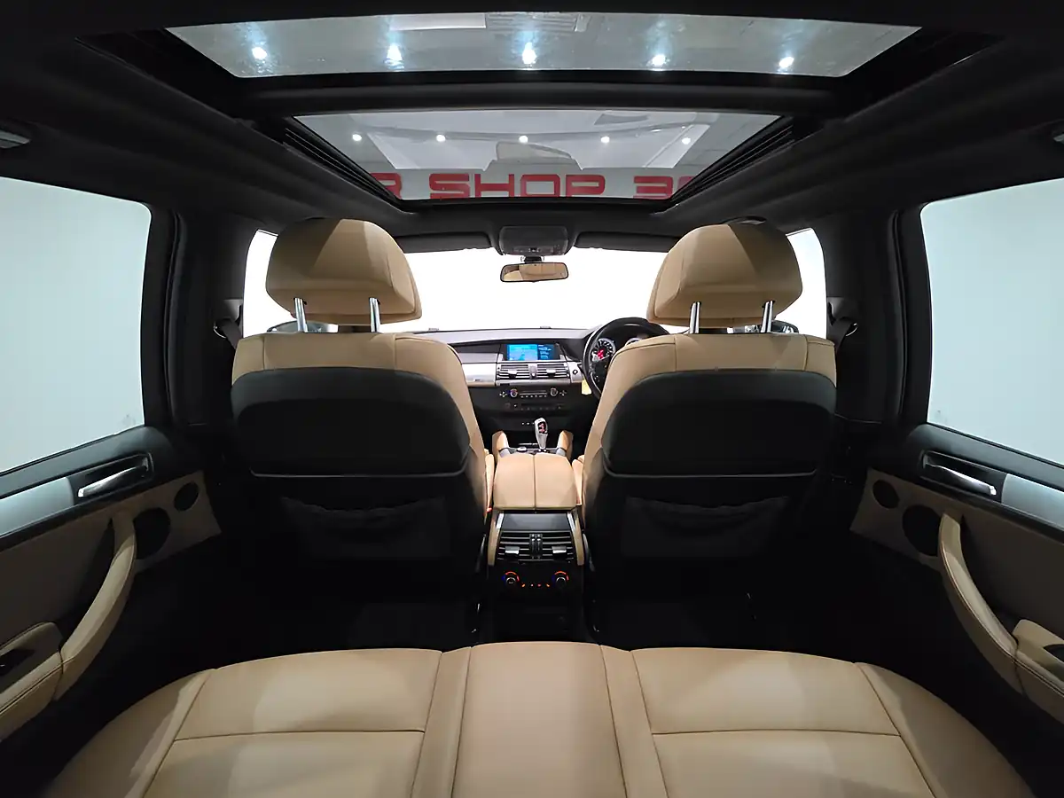 Used 2012 BMW X5 M Black - Interior and Exterior details 10