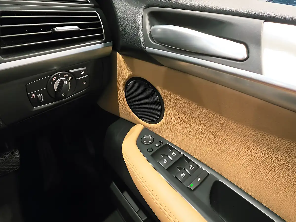 Used 2012 BMW X5 M Black - Interior and Exterior details 13