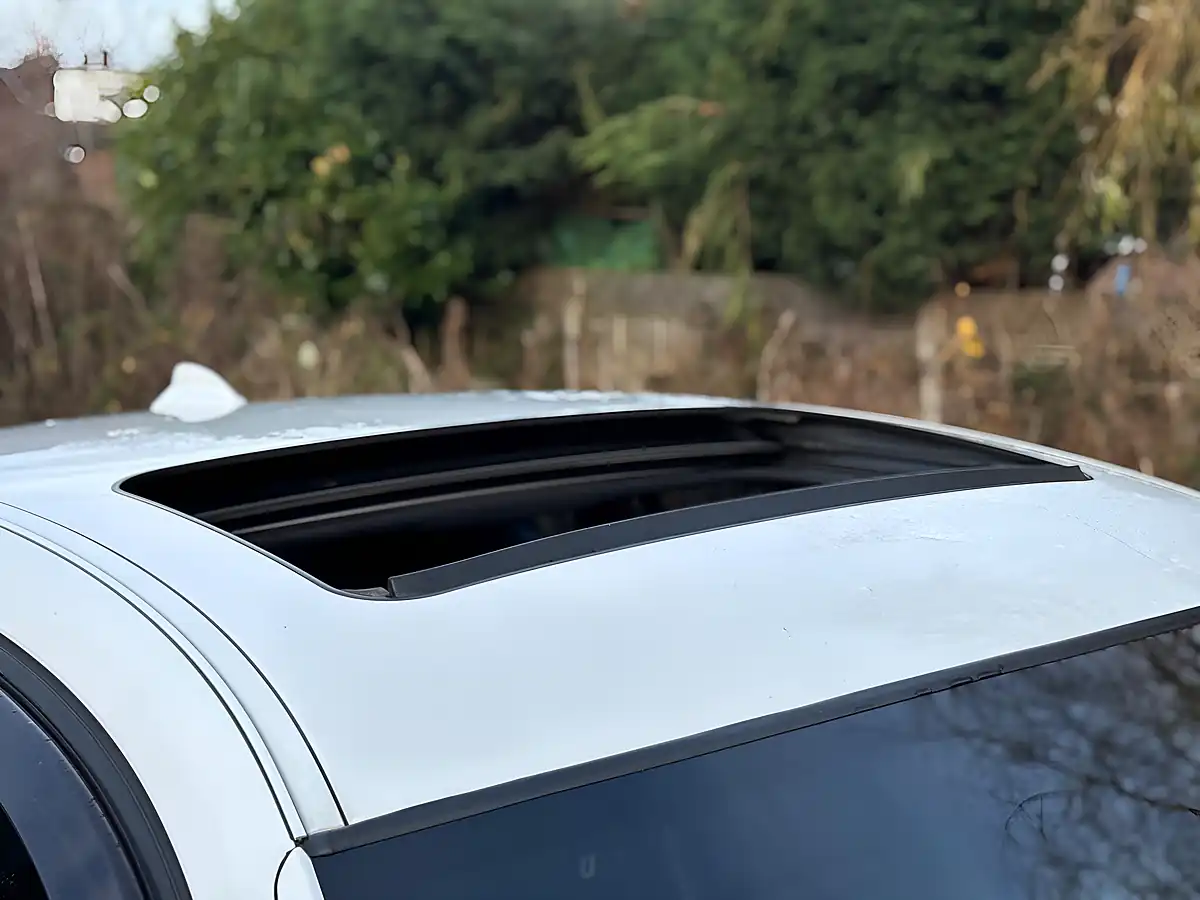 Used 2012 BMW X6 Steptronic Xdrive White - Interior and Exterior details 17