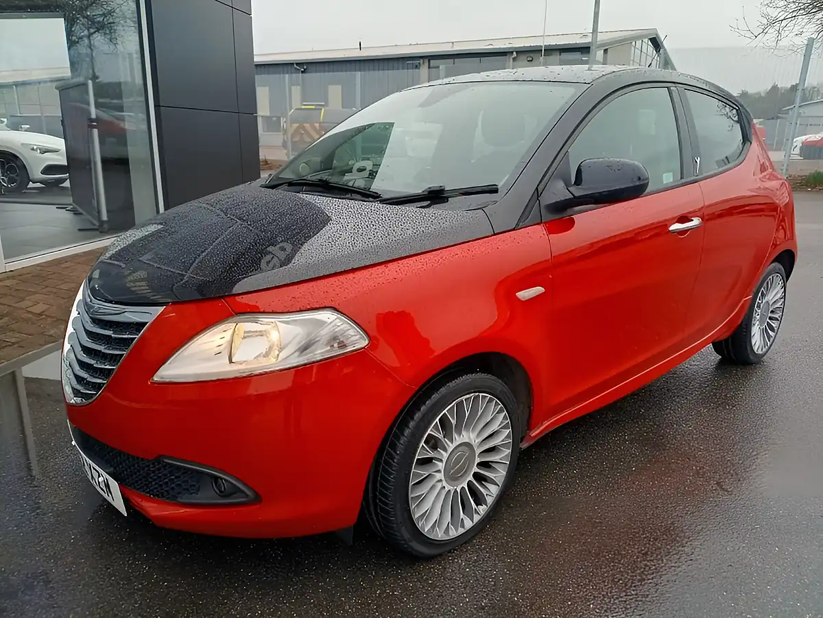 Used 2012 Chrysler Ypsilon Black & Red Black - Interior and Exterior details 4