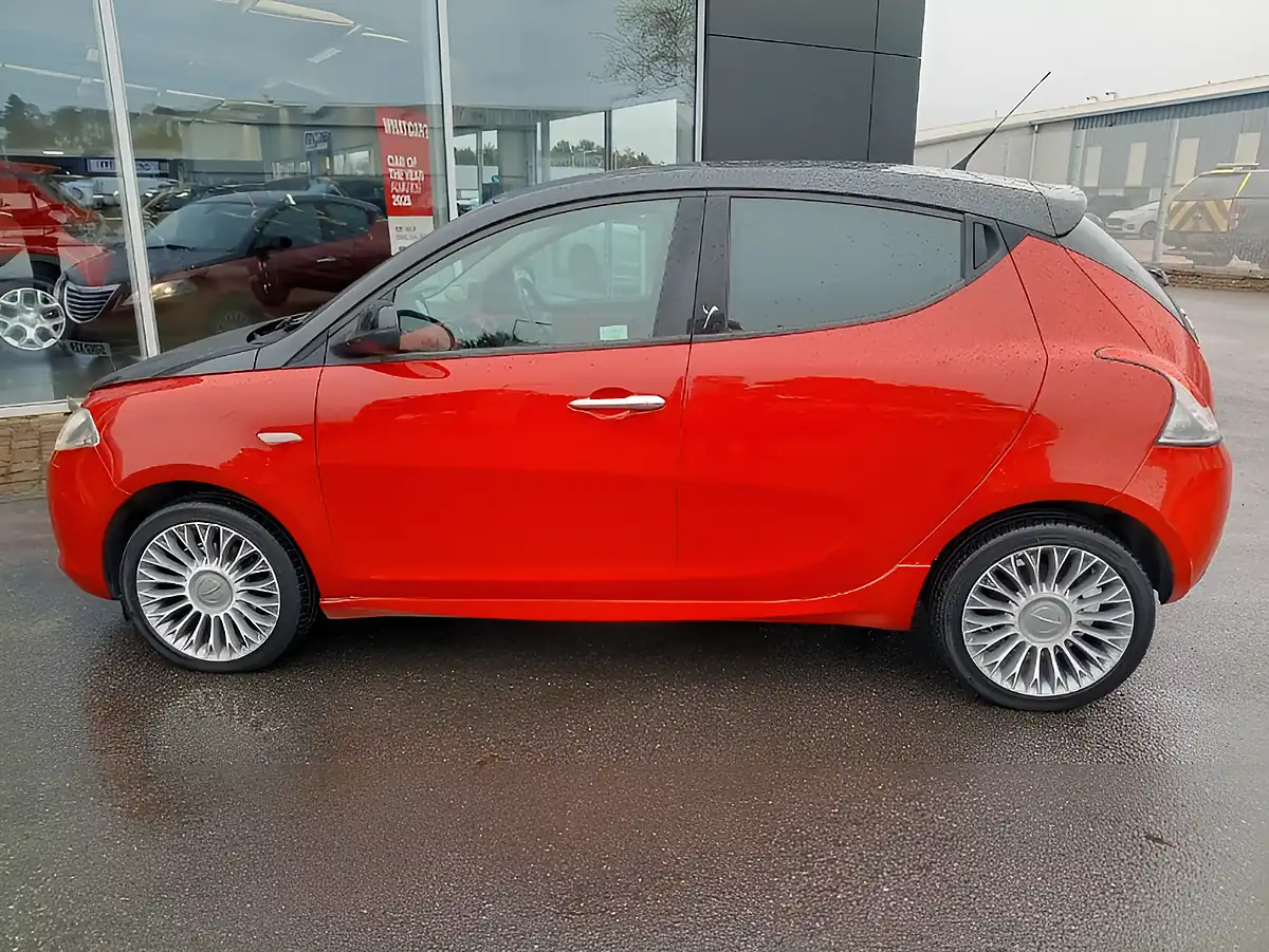 Used 2012 Chrysler Ypsilon Black & Red Black - Interior and Exterior details 5