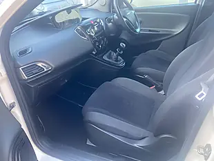 Used 2012 Chrysler Ypsilon Se White - Interior and Exterior details 17
