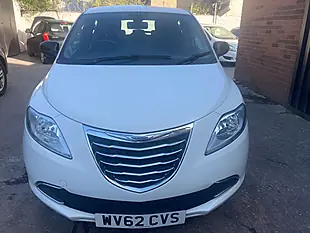 Used 2012 Chrysler Ypsilon Se White - Interior and Exterior details 2