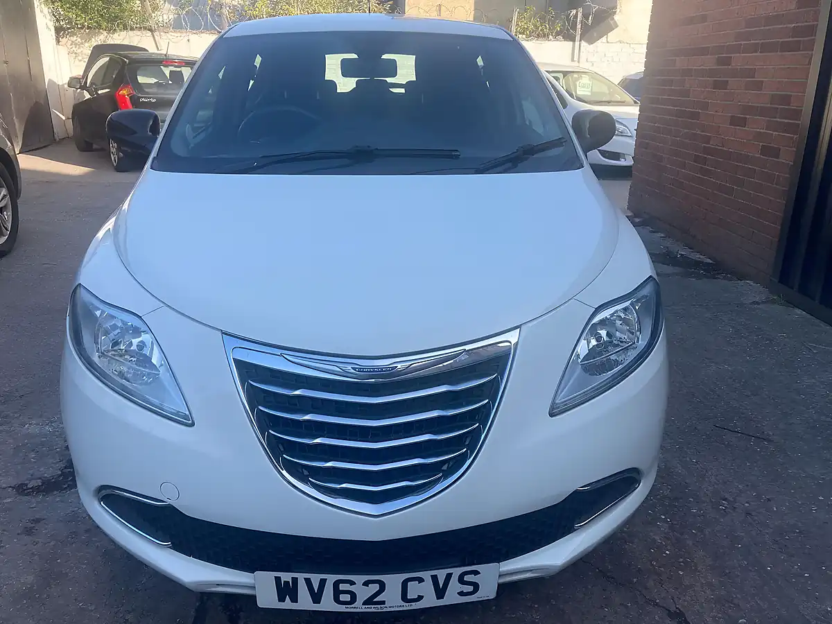 Used 2012 Chrysler Ypsilon Se White - Interior and Exterior details 2