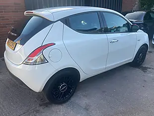 Used 2012 Chrysler Ypsilon Se White - Interior and Exterior details 6