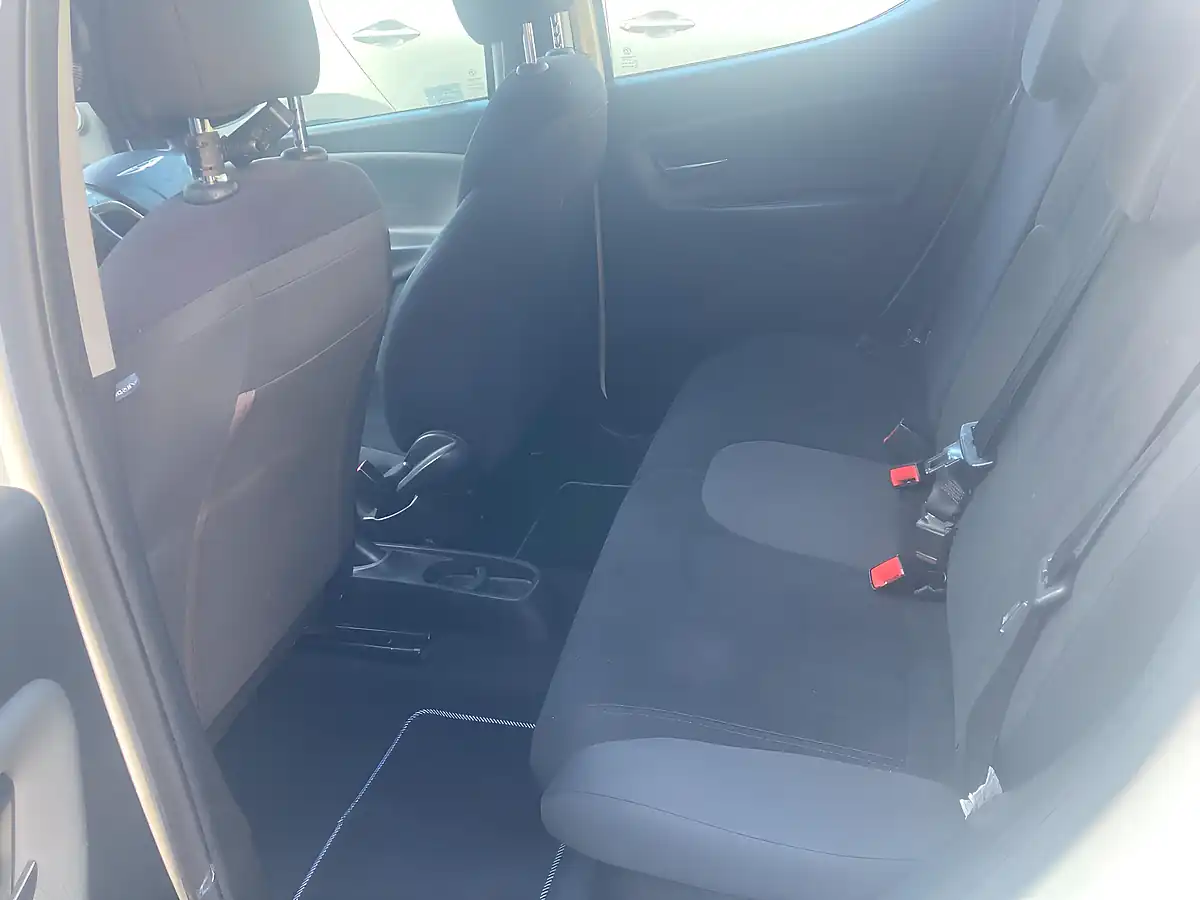 Used 2012 Chrysler Ypsilon Se White - Interior and Exterior details 8