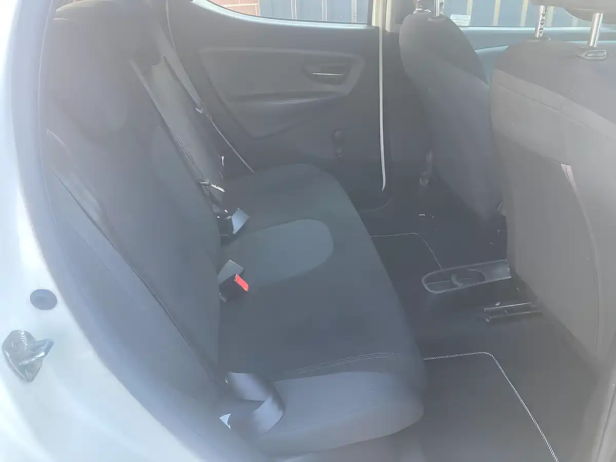 Used 2012 Chrysler Ypsilon Se White - Interior and Exterior details 9