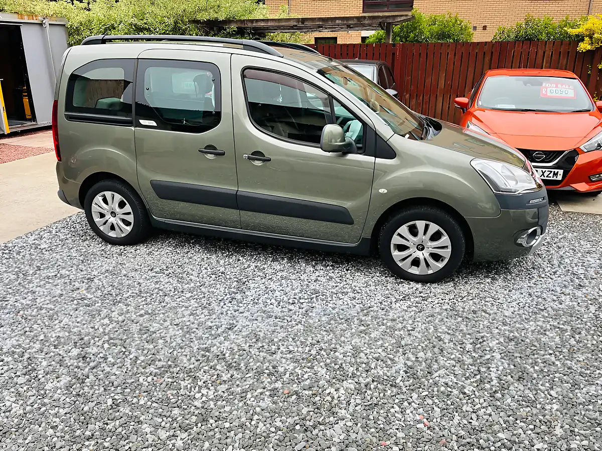 Used 2012 Citroen Berlingo Xtr Multispace Grey - Interior and Exterior details 17