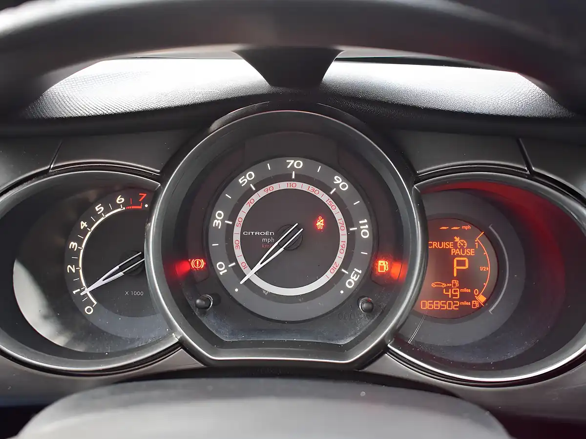 Used 2012 Citroen C3 Exclusive Silver - Interior and Exterior details 10