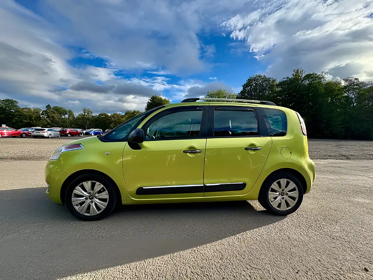 Used 2012 Citroen C3 Picasso Exclusive Green - Interior and Exterior details 4