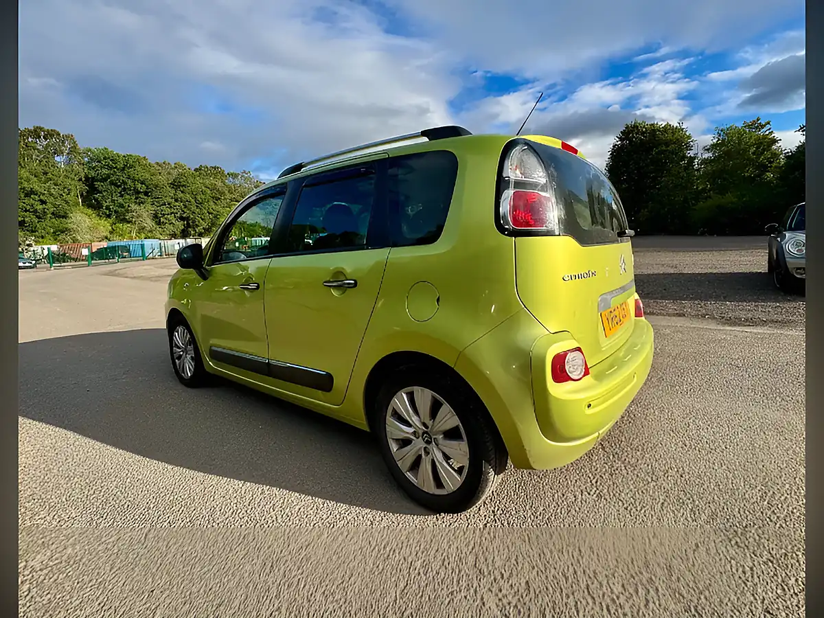 Used 2012 Citroen C3 Picasso Exclusive Green - Interior and Exterior details 6