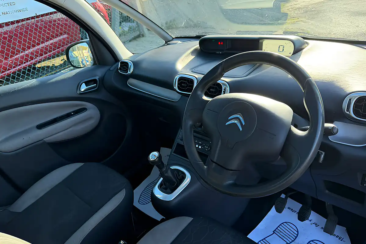 Used 2012 Citroen C3 Picasso Selection Grey - Interior and Exterior details 17