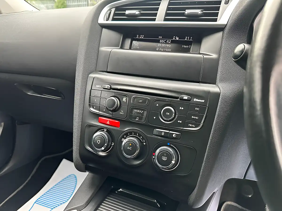 Used 2012 Citroen C4 Airdream Vtr+ Blue - Interior and Exterior details 14