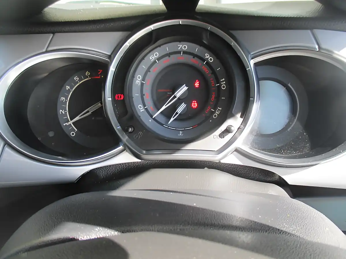 Used 2012 Citroen DS3 Blue - Interior and Exterior details 10