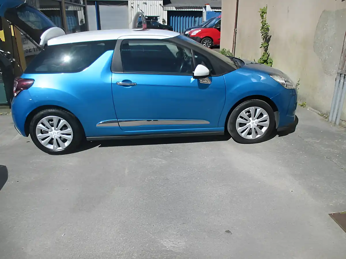 Used 2012 Citroen DS3 Blue - Interior and Exterior details 3